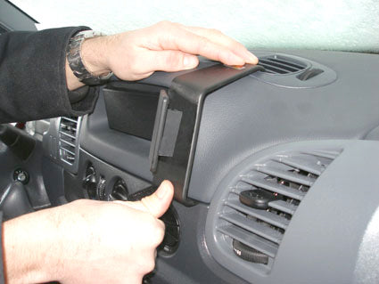 Brodit ProClip 853980 voor Mercedes Benz Sprinter 2000-2006 - detail van dashboardmontage