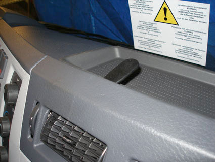 Brodit ProClip 853986 voor Volvo FL 2007-2026 en Volvo FE 2007-2026 - montagepositie op dashboard