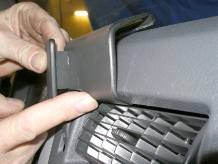 Brodit ProClip 853986 voor Volvo FL 2007-2026 en Volvo FE 2007-2026 - ProClip geplaatst in het voertuig