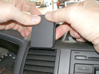 Brodit ProClip 853992 voor Volkswagen T5 Transporter/Pickup 2003-2009, Volkswagen Shuttle 2003-2010 en Volkswagen Caravelle 2004-2009 - detail van dashboardmontage