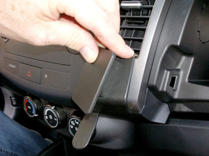 Brodit ProClip 854001 voor Citroen C-Crosser 2007-2013, Mitsubishi Outlander 2007-2012 en Peugeot 4007 2008-2013 - ProClip geplaatst in het voertuig