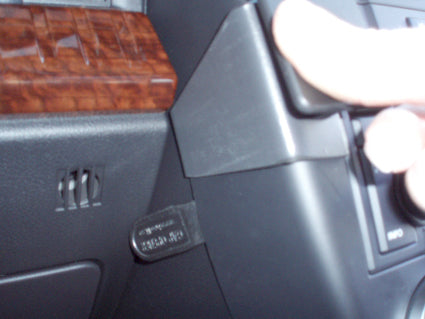 Brodit ProClip 854004 voor Land Rover LR2 2008-2015 en Land Rover Freelander 2 2007-2013 - detail van dashboardmontage