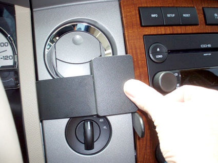 Brodit ProClip 854010 voor Ford Expedition 2007-2017 - detail van dashboardmontage