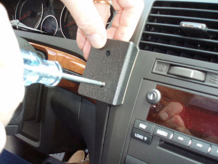 Brodit ProClip 854018 voor Saturn Outlook 2007-2009 - detail van dashboardmontage