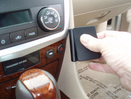 Brodit ProClip 854027 voor Cadillac SRX 2007-2009 - montagepositie op dashboard