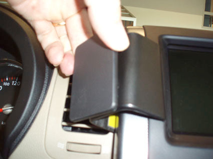 Brodit ProClip 854067 voor Nissan X-Trail 2008-2013 - montagepositie op dashboard