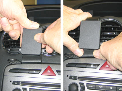 Brodit ProClip 854071 voor Peugeot 308 2008-2014 - detail van dashboardmontage