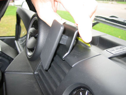 Brodit ProClip 854077 voor Land Rover Defender 2007-2016 - ProClip geplaatst in het voertuig