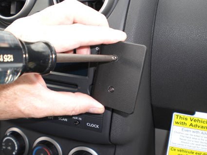 Brodit ProClip 854086 voor Nissan Rogue 2008-2010 - detail van dashboardmontage