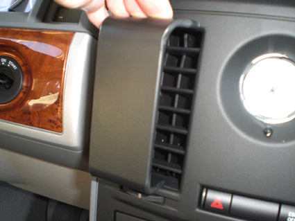 Brodit ProClip 854088 voor Chrysler Voyager 2008-2011, Chrysler Town & Country 2008-2010 en Dodge Grand Caravan 2008-2010 - montagepositie op dashboard