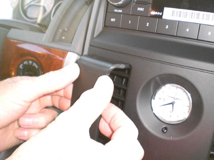 Brodit ProClip 854088 voor Chrysler Voyager 2008-2011, Chrysler Town & Country 2008-2010 en Dodge Grand Caravan 2008-2010 - ProClip geplaatst in het voertuig