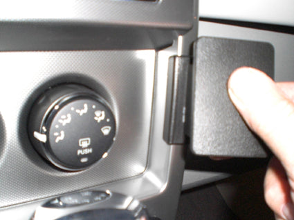 Brodit ProClip 854092 voor Jeep Liberty 2008-2012 en Jeep Cherokee 2009-2012 - montagepositie op dashboard