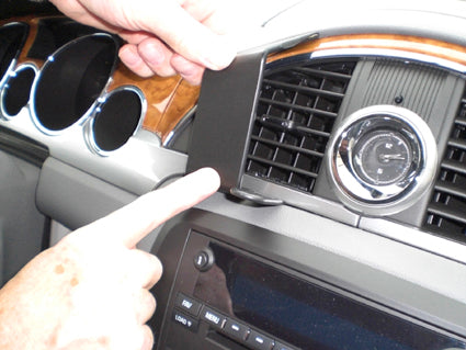 Brodit ProClip 854102 voor Buick Enclave 2008-2012 - ProClip geplaatst in het voertuig