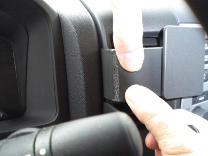 Brodit ProClip 854108 voor Nissan Titan 2008-2015 - detail van dashboardmontage