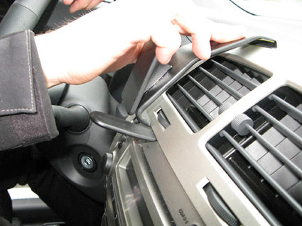 Brodit ProClip 854111 voor Scion xD 2008-2016 en Toyota Urban Cruiser 2009-2016 - ProClip geplaatst in het voertuig
