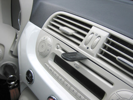Brodit ProClip 854124 voor Fiat 500 2010-2015 en Fiat 500 2007-2015 - montagepositie op dashboard