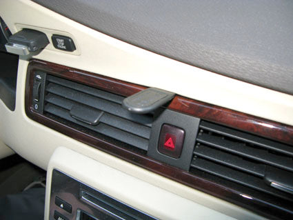 Brodit ProClip 854130 voor Volvo XC70 2008-2011, Volvo V70 II 2008-2011 en Volvo S80 2007-2011 - montagepositie op dashboard