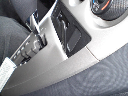 Brodit ProClip 854142 voor Pontiac Vibe 2009-2010 en Toyota Matrix 2009-2013 - montagepositie op dashboard
