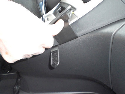 Brodit ProClip 854142 voor Pontiac Vibe 2009-2010 en Toyota Matrix 2009-2013 - detail van dashboardmontage