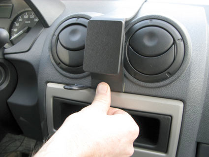 Brodit ProClip 854165 voor Dacia Logan 2007-2008 en Renault Logan 2007-2008 - detail van dashboardmontage
