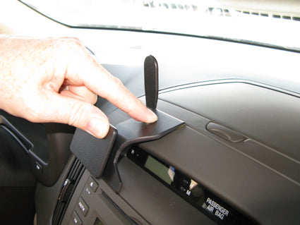 Brodit ProClip 854187 voor Hyundai Elantra 2007-2011 - detail van dashboardmontage