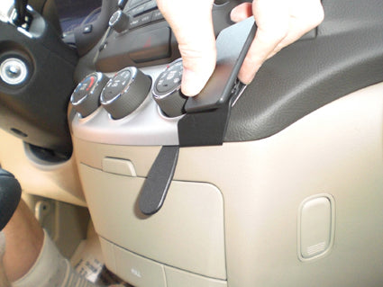 Brodit ProClip 854188 voor Hyundai Elantra 2007-2008 - detail van dashboardmontage