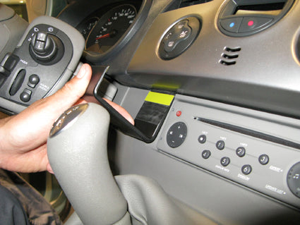 Brodit ProClip 854206 voor Renault Kangoo 2008-2013 - montagepositie op dashboard