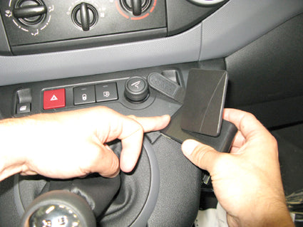 Brodit ProClip 854210 voor Citroen Berlingo Transport 2008-2018, Citroen Berlingo Family 2008-2018 en Peugeot Partner 2008-2018 - ProClip geplaatst in het voertuig