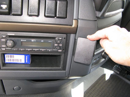 Brodit ProClip 854217 voor Volvo NH series 2008-2012, Volvo FM series 2008-2013 en Volvo FH series 2008-2012 - detail van dashboardmontage