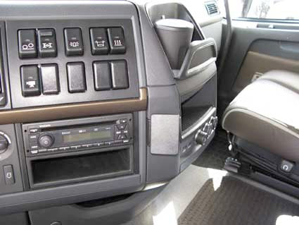 Brodit ProClip 854217 voor Volvo NH series 2008-2012, Volvo FM series 2008-2013 en Volvo FH series 2008-2012 - installatiepositie