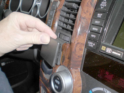 Brodit ProClip 854237 voor Toyota Tundra 2007-2013 en Toyota Sequoia 2008-2017 - montagepositie op dashboard