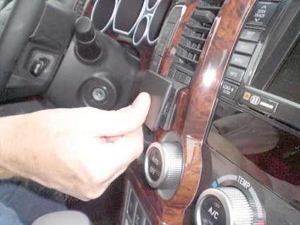Brodit ProClip 854237 voor Toyota Tundra 2007-2013 en Toyota Sequoia 2008-2017 - detail van dashboardmontage