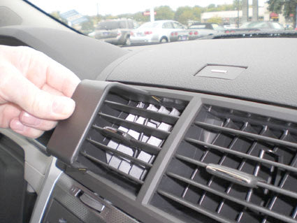 Brodit ProClip 854238 voor Chevrolet Traverse 2009-2012 - montagepositie op dashboard