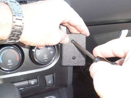 Brodit ProClip 854251 voor Dodge Challenger 2008-2014 - detail van dashboardmontage