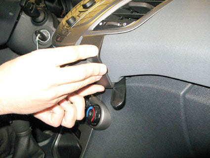 Brodit ProClip 854252 voor Ford Fiesta 2009-2017 - detail van dashboardmontage