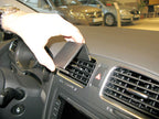 Brodit ProClip 854260 voor Volkswagen Jetta SportsWagen 2010-2014, Volkswagen GTI 2010-2014 e.a. - montagepositie op dashboard