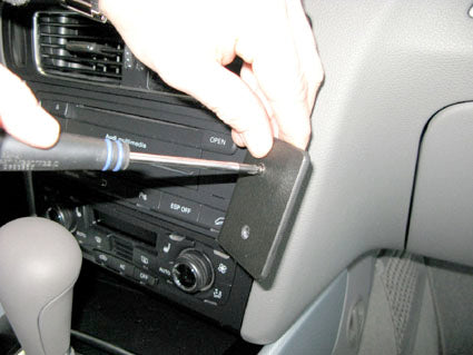 Brodit ProClip 854264 voor Audi Q5 2009-2014 - detail van dashboardmontage