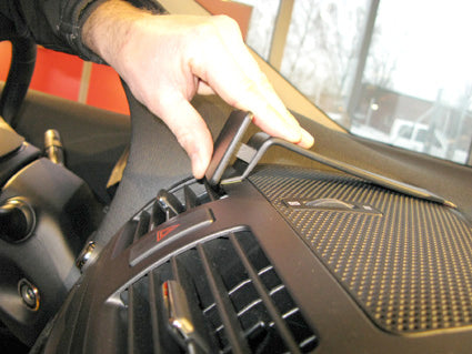 Brodit ProClip 854280 voor Toyota Avensis 2009-2015 - detail van dashboardmontage