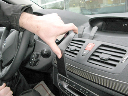 Brodit ProClip 854283 voor Renault Mégane III 2009-2016 en Renault Fluence 2010-2015 - ProClip geplaatst in het voertuig
