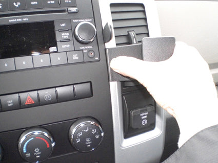 Brodit ProClip 854302 voor Dodge Ram Pick Up 4500/5500 2010-2012, Dodge Ram Pick Up 2500/3500 2010-2012 e.a. - detail van dashboardmontage