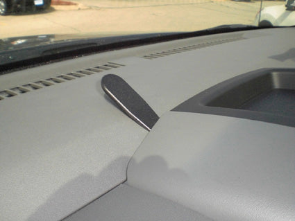 Brodit ProClip 854320 voor Nissan Xterra 2009-2012, Nissan Frontier 2009-2012 en Suzuki Equator 2009-2012 - montagepositie op dashboard