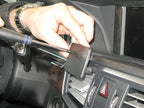 Brodit ProClip 854330 voor Mercedes Benz E-Class, Stationwagon 2010-2013, Mercedes Benz E-Class, Sedan 2009-2013 en Mercedes Benz E-Class, Sedan 2010-2013 - detail van dashboardmontage