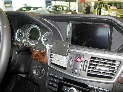 Brodit ProClip 854330 voor Mercedes Benz E-Class, Stationwagon 2010-2013, Mercedes Benz E-Class, Sedan 2009-2013 en Mercedes Benz E-Class, Sedan 2010-2013 - installatiepositie