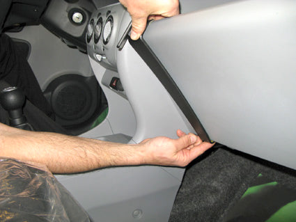 Brodit ProClip 854336 voor Nissan Pixo 2009-2015 en Suzuki Alto 2009-2016 - ProClip geplaatst in het voertuig