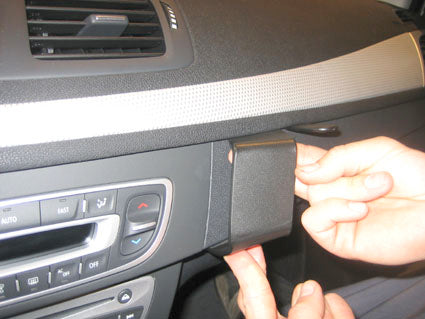 Brodit ProClip 854338 voor Renault Mégane III 2009-2016 en Renault Fluence 2010-2015 - ProClip geplaatst in het voertuig
