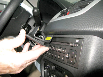 Brodit ProClip 854341 voor Peugeot 206+ 2009-2013 - montagepositie op dashboard