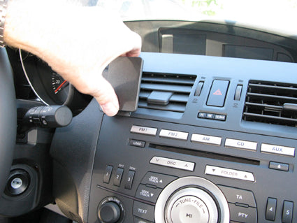 Brodit ProClip 854352 voor Mazda 3 2010-2013 - detail van dashboardmontage