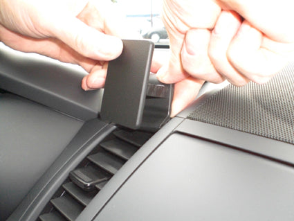 Brodit ProClip 854370 voor Kia Soul 2009 - detail van dashboardmontage