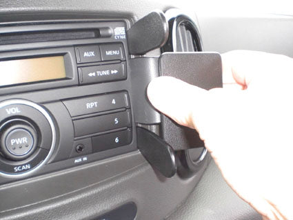 Brodit ProClip 854374 voor Nissan Cube 2009-2014 - detail van dashboardmontage