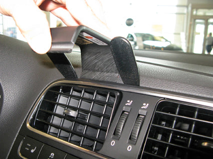 Brodit ProClip 854382 voor Volkswagen Polo 2010-2017 - montagepositie op dashboard